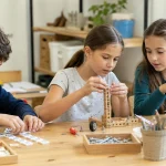 Copii participă la activități educative diferite în Târgu Mureș